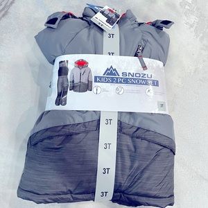 NWT Kids SNOZU 2 Pc Snow Set